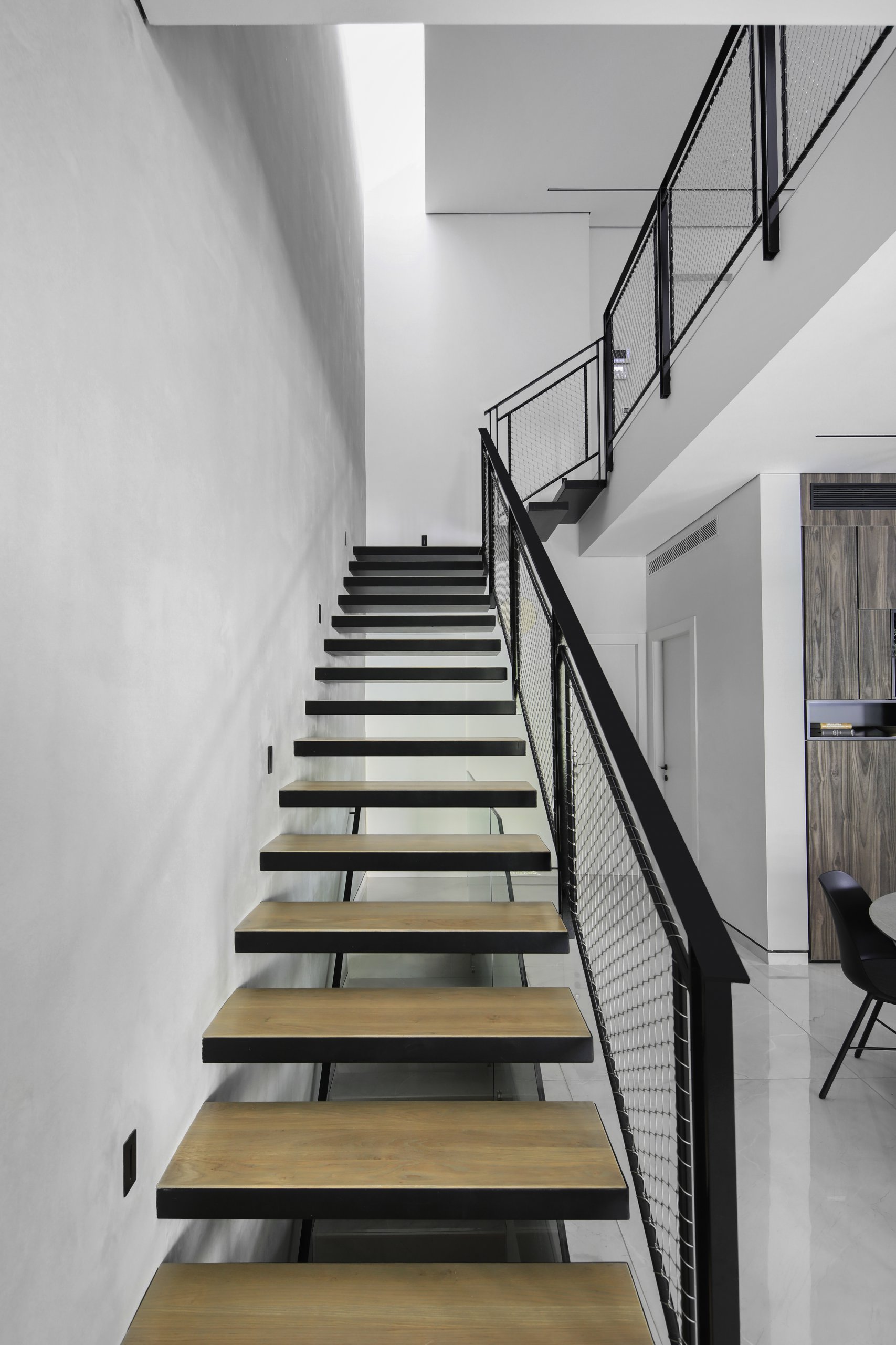 עיצוב מדרגות פנימיות בבית פרטי ברחובות