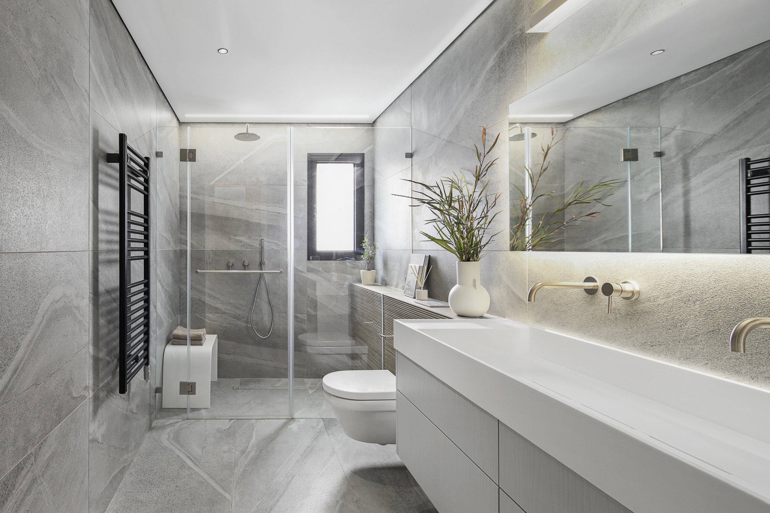 עיצוב מודרני חדר אמבטיה בבית פרטי ברחובות